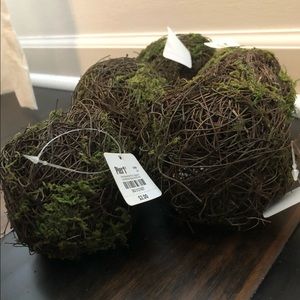 Faux moss balls for decoration